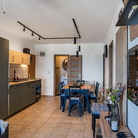 Maria's Perla Apartment Vir