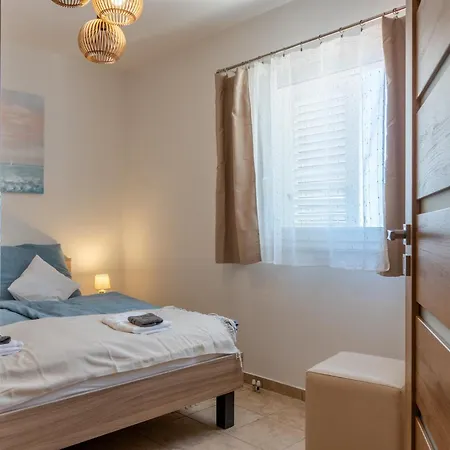 Maria's Perla Apartment Vir