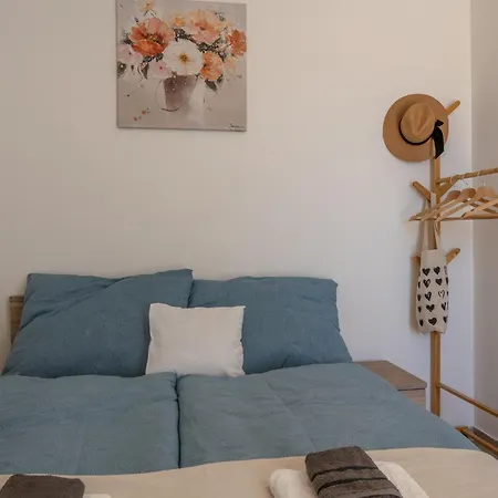 Maria's Perla Apartment Vir